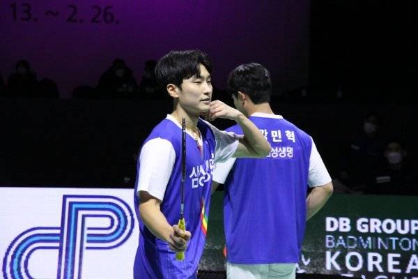 김원호(삼성생명)는 ‘길영아의 아들‘이라는 꼬리표를 넘어서 한국 배드민턴 복식 최강자로 성장하고 있다. 올 시즌 협회장기와 종별대회 2연속 남자복식 우승을 비롯해, 최솔규(국군체육부대)와 함께한 국제대회에서 성적도 준수하다. 이제 그는 일본 오픈을 넘어서 올림픽과 아시안게임 등 주요 국제대회 메달을 노린다. 사진제공 I 한국실업배드민턴연맹