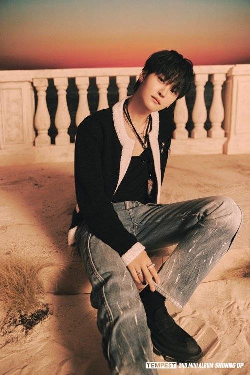 [사진 = 소속사 제공]