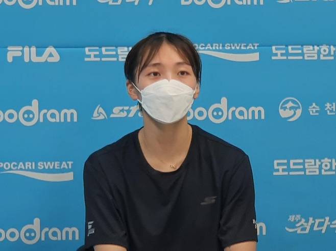 인삼공사 주포 고의정 (서울=연합뉴스) 하남직 기자 = 고의정이 16일 전남 순천 팔마체육관에서 열린 페퍼저축은행과의 컵대회 B조 2차전에서 맹활약한 뒤 취재진과 인터뷰하고 있다.