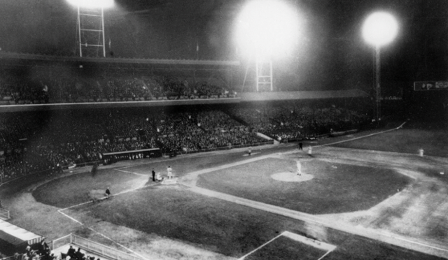 1935년 5월 24일 신시내티 크로슬리 홈구장에서 열린 미 프로야구 첫 야간경기. AP 연합뉴스