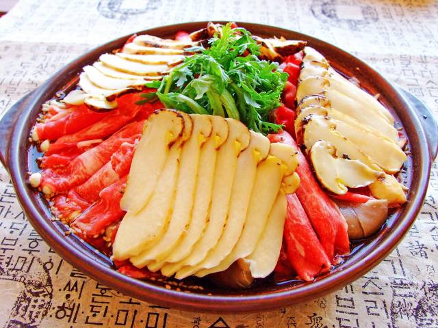 ▲ 송이버섯전골