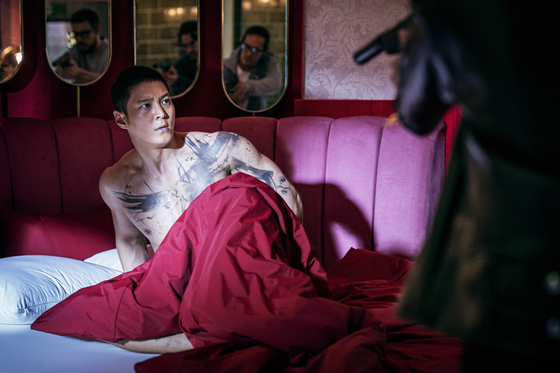 A scene in the Netflix movie "Carter" (2022) featuring actor Joo Won and his tattoos which were designed by Jung Byung-gil [NETFLIX]