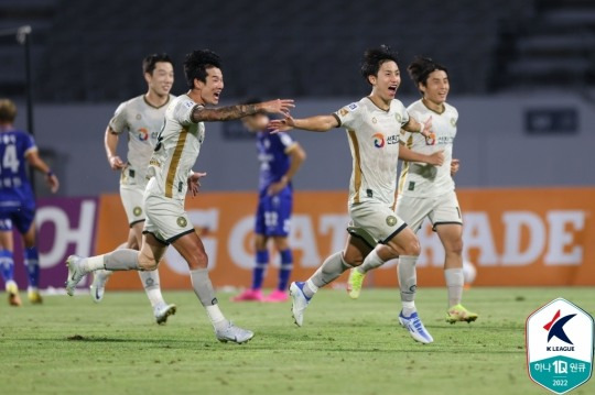 골 세리머니하는 김포의 김이석[한국프로축구연맹 제공]