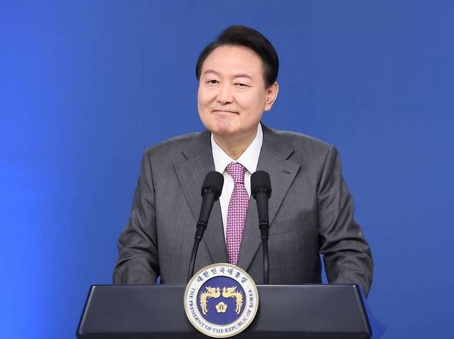 윤석열 대통령이 17일 서울 용산 대통령실 브리핑룸에서 열린 취임 100일 기자회견을 하고 있다. (대통령실통신사진기자단) /사진=뉴시스