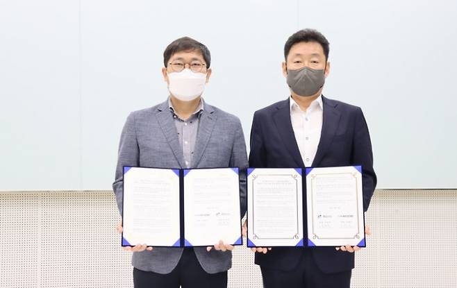 화성산업진흥원-경기테크노파크 MOU 체결 기념촬영 사진. / 사진제공=화성시