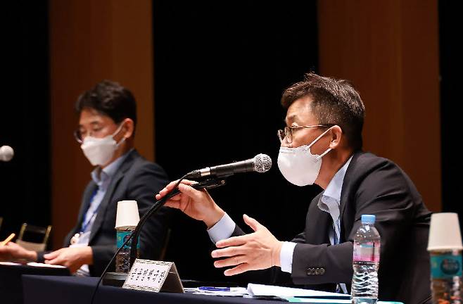 18일 서울 대한상공회의소에서 열린 새출발기금 설명회에서 권대영 금융위원회 금융정책국장이 참석자 질의에 답변하고 있다.(사진=금융위원회)