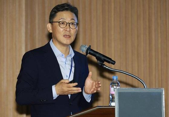 권대영 금융정책국장, 새출발기금 관련 발표   (서울=연합뉴스) 권대영 금융위원회 금융정책국장이 18일 오후 서울 중구 대한상공회의소에서 열린 새출발기금 관련 금융권 의견수렴 및 소통을 위한 설명회에서 발언하고 있다. 2022.8.18 [금융위원회 제공. 재판매 및 DB 금지]   photo@yna.co.kr (끝)  〈저작권자(c) 연합뉴스, 무단 전재-재배포 금지〉