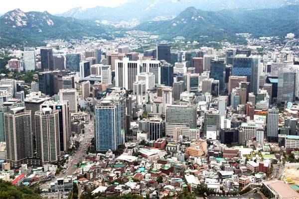 남산 서울타워에서 바라본 서울시내 전경. 올해 3분기 코스피·코스닥 상장사 252곳의 매출액은 전년 동기 대비 13.4% 증가하지만 영업이익은 7.2% 줄어들 것으로 전망된다. [매경DB]