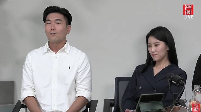 나는 솔로 9기 영철(왼쪽)과 영자/ 사진출처=촌장엔터 유튜브 방송 화면 캡처