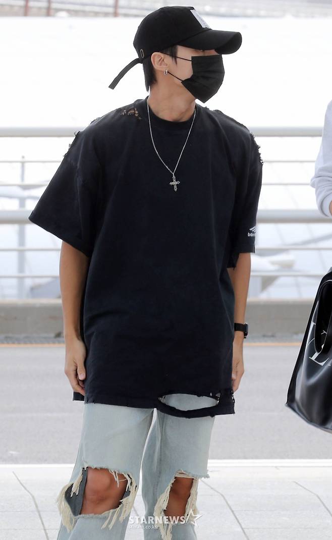에이티즈 우영 '힙한 공항패션' [★포토]