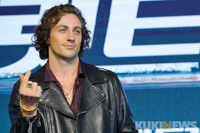 할리우드 배우 애런 테일러 존슨이 19일 오전 서울 영등포구 여의도 콘래드 호텔에서 열린 '불릿 트레인' 내한 프레스 컨퍼런스에서 포즈를 취하고 있다.