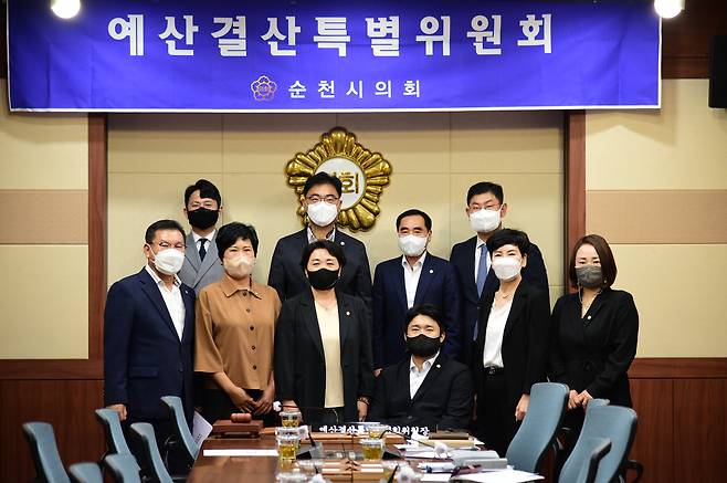 내년 6월까지 활동하는 순천시의회 예산결산특별위원회 위원들