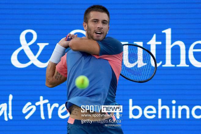 ▲ 보르나 초리치가 2022 ATP 투어 웨스턴 앤 서던 오픈에서 경기를 펼치고 있다.