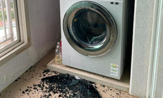 유리문 깨지는 사고가 발생한 삼성전자의 드럼 세탁기.(사진=연합뉴스)
