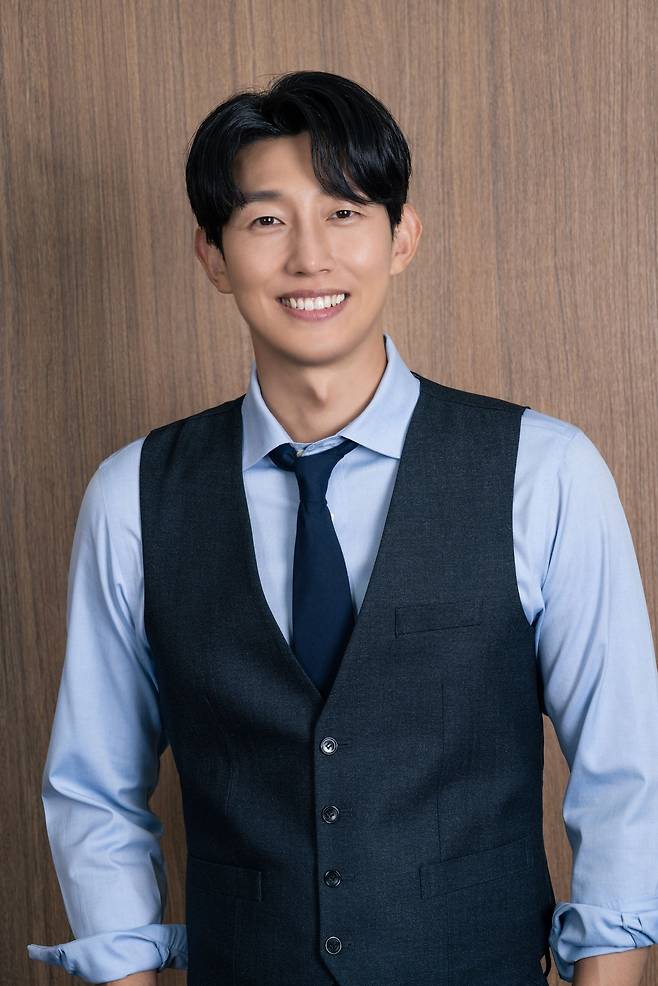 위트있고 유머러스한 역을 주로 맡았지만 서늘하고 웃음기 가신 역할부터 장르와 상관 없이 자신의 스펙트럼을 넓혀보고 싶다는 강기영/나무엑터스 제공