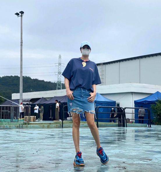 배우 김혜수 인스타그램에 올라 온 찢청 스타일.