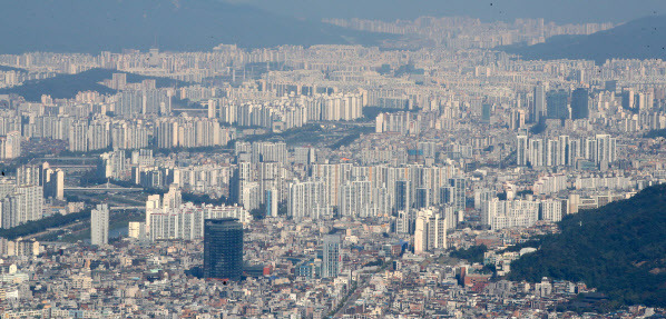 서울 송파구 서울스카이에서 바라본 강북 아파트 단지. (사진=방인권 기자)