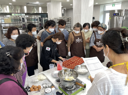 예산군농업기술센터가 8월 18일부터 9월 5일까지 지역 내 농촌체험농장 운영자 25명을 대상으로 역량 강화 교육을 진행하고 있다.사진=예산군 제공