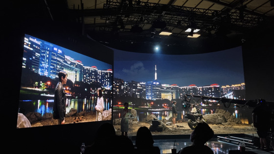 A scene of nighttime Seoul is shown on the screen during a press tour of Vive Studio's virtual production studio in Gonjiam, Gyeonggi, on Friday. [YOON SO-YEON]