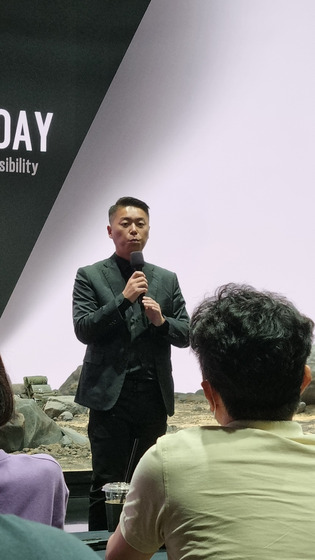 Stanley Kim, CEO of Vive Studios, answers questions from reporters during a press tour of the virtual production studio in Gonjiam, Gyeonggi, on Friday. [YOON SO-YEON]