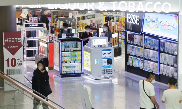 영종도 인천국제공항 제1여객터미널 출국장 면세점. /연합뉴스