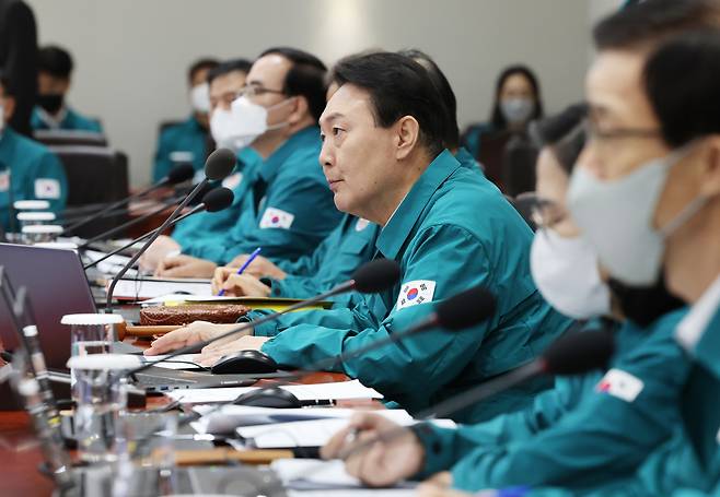 윤석열 대통령이 22일 오전 서울 용산 대통령실 청사에서 열린 을지 국무회의를 주재하고 있다. [연합]