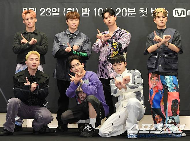 엠넷 '스트릿 맨 파이터' 제작발표회가 23일 오후 서울 상암동 스탠포드호텔에서 열렸다. 원밀리언이 포즈 취하고 있다. 정재근 기자 cjg@sportschosun.com/2022.8.23/