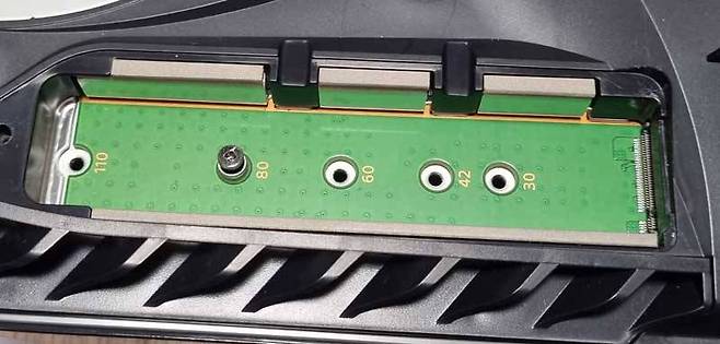 길이 30/42/60/80/110mm의 M.2 규격 NVMe SSD가 호환된다