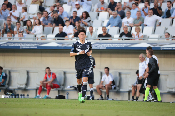 Bordeaux forward Hwang Ui-jo comes on as a substitute in the 72nd minute of a game against Valenciennes at Nouveau Stade de Bordeaux in Bordeaux, France on July 30. [BORDEAUX]