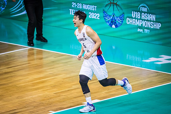 한국 U18 대표팀 에이스 이주영은 23일 중국전에서 24점을 기록하며 분전했다. 사진=FIBA 제공