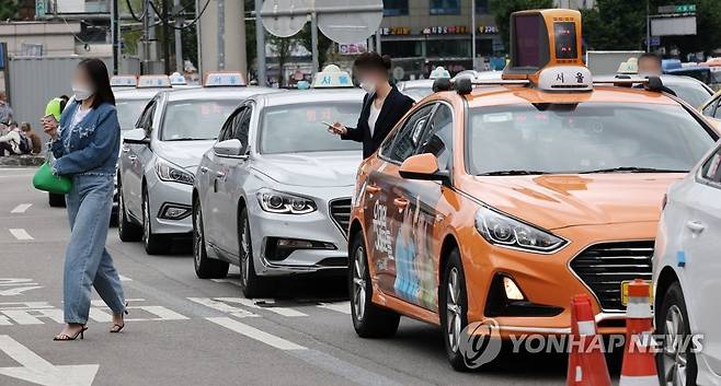 서울시, 택시요금 인상 논의 본격화…내달 5일 공청회 [연합뉴스 자료사진]