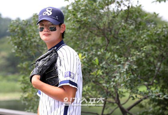 서울고 투수 김서현이 18일 오후 서울 신월동 신월야구공원에서 열린 봉황대기 고교야구대회 강원고와의 경기를 마치고 일간스포츠와의 인터뷰에서 포즈를 취하고 있다. 김민규 기자 mgkim1@edaily,co.kr
