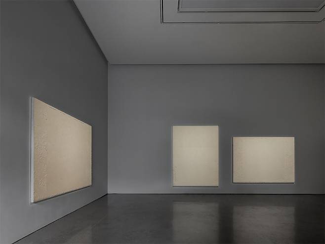 `묵고` 연작이 걸린 전시 전경. [사진 제공 = PKM갤러리]