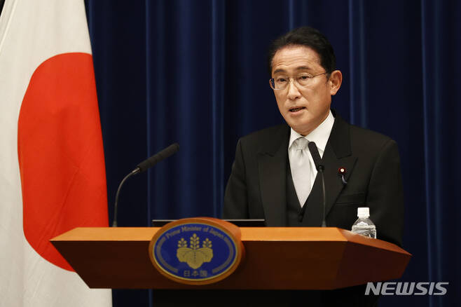 [도쿄=AP/뉴시스]지난 10일 일본 도쿄의 총리 관저에서 기시다 후미오 총리가 기자회견을 하고 있다. 2022.08.24.