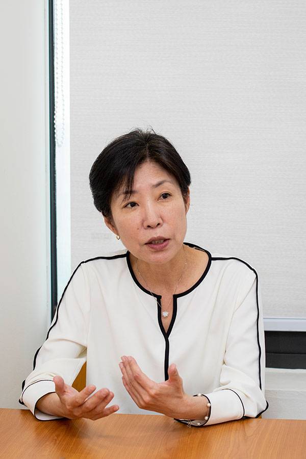 한인임 일과건강 사무처장은 노동자 홀로 전신주를 오르는 환경이 법에 어긋난다고 지적한다.ⓒ김흥구