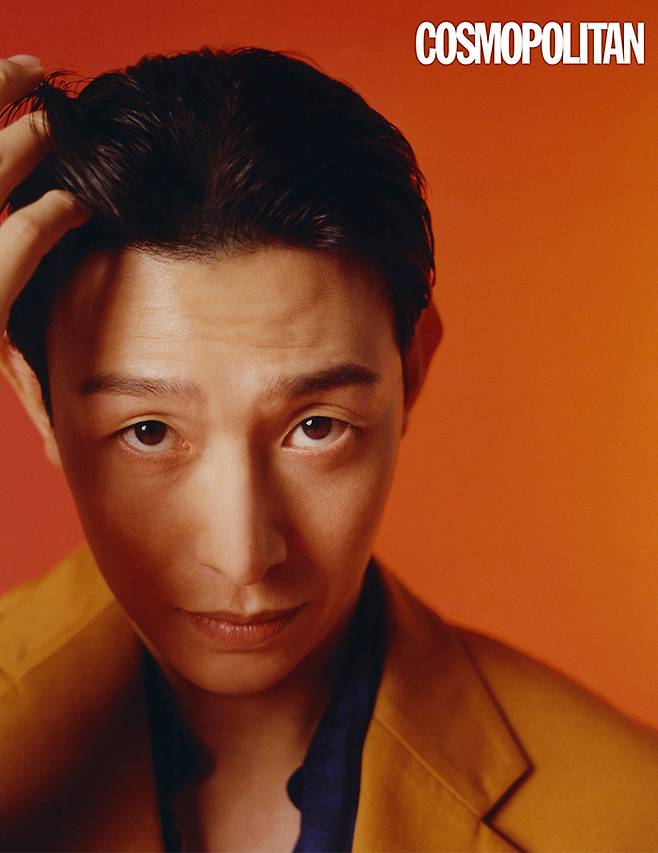 The picture of Actor Kang Ki-young, rediscovered through Extraordinary Attorney Woo (hereinafter referred to as Wooyoungwoo), was released in the September issue of Cosmopolitan.I was always standing in front of the video camera and was embarrassed to take pictures in nice clothes, Kang Ki-young said before the photo shoot.He then said this year was a turning point in Actors life.It was a pleasant experience because the drama Wooyoungwoo was getting a lot of attention and it happened, he said. There are many friends who have been in contact with their family and acquaintances for a long time.It is also good in that it is a joy of the family. Kang Ki-young confessed about the time he had received as much attention as he had now as Actor: It was hardest when Acting was not as mindful.And sometimes I was buried in the idea of being the master of the work, and now I think I would have been a bad player if I had the chance.Its a time of impatience and self-hurt, and I dont think I met Wooyoungwoo at a time when I was calm.Kang Ki-young said of the power that has brought him to this day, I think it was not inferior to my family now, before.I watched my fellow Actors become a star and said I congratulated him, but I think Id cut a knife deep in my heart, not jealousy, but I want to do better.I thought Id know someday and I didnt want to miss it, he recalled last time.Kang Ki-young also showed a special attachment to Wooyoungwoo. There is a lot of learning about Wooyoungwoo.I felt like I was cheering for people to people, as well as for Park Eun Bin Actor and other characters Wooyoungwoo and Chung Myung Suk.Youll see the scene at the end of the day, and Eun Bin Actor has a good attitude toward Acting and a lot to learn.Finally, Kang Ki-young talked about the direction he would move on as an actor: I want to be a wider-spectrum actor than a high-rise.I want to meet a new character and show you fresh Acting. I thought I was an established actor until I met Wooyoungwoo.I thought that my image and Acting would have been found to some extent in the public, but I felt that I could become a fresh actor again through a new person named Chung Myung Suk.I want to be an Actor who shows more variety in the future. 