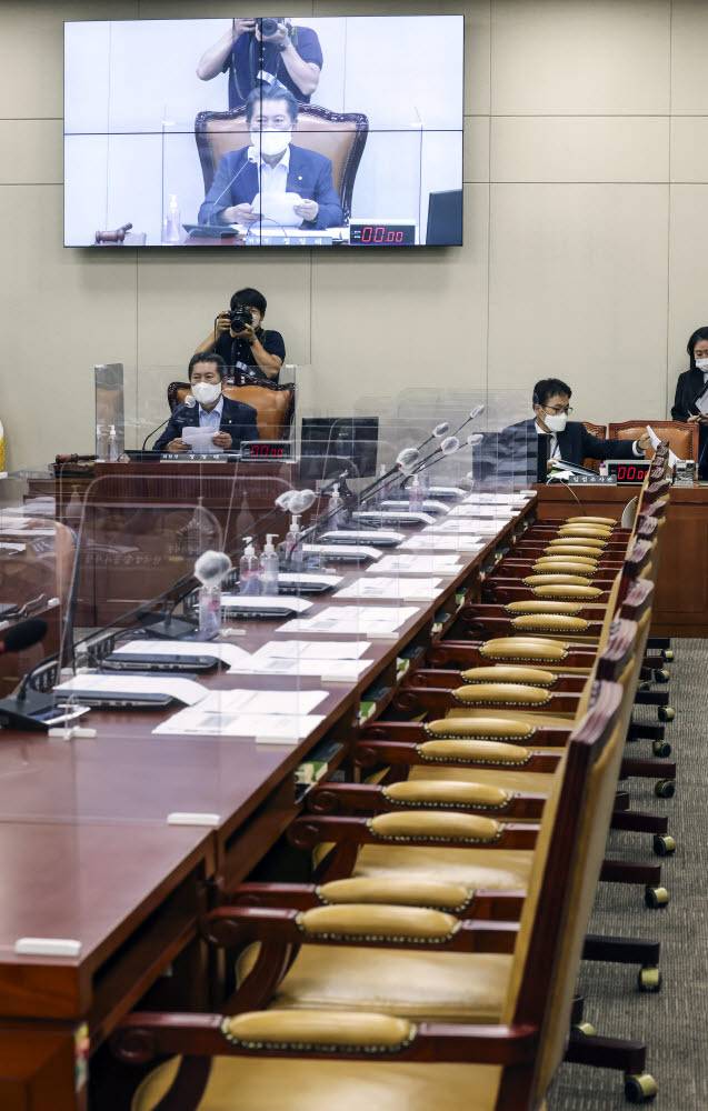 비워있는 과방위 국민의힘 의원석