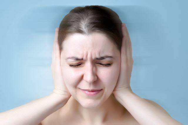 살을 급격하게 빼면 귀에서 소리가 울리는 이관 개방증이 발생할 수 있다./사진=클립아트코리아