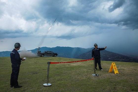 16일 중국 후베이성에서 가뭄 해소를 위해 인공강우 작전을 수행하고 있다. 로이터=연합뉴스