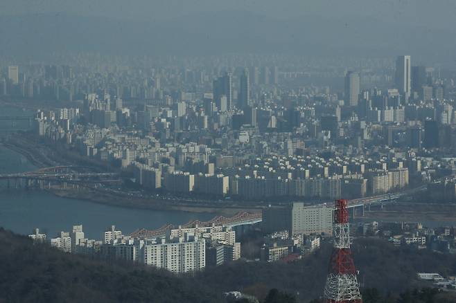 서울 남산타워에서 바라본 압구정 성수전략지구 일대 모습 [사진 = 한주형 기자]