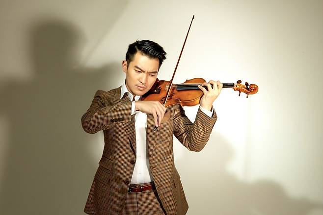 바이올리니스트 레이 첸이 ‘커티스음악원 동기’ 선우예권과 한 무대에 서기 위해 오랜만에 한국을 찾는다. [마스트미디어 제공]