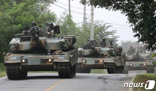 한미연합연습 '을지 자유의 방패(UFS·을지프리덤실드)'이 실시된 22일 경기 파주시 접경지역의 한 훈련장에서 K-1 전차가 이동을 하고있다. 2022.8.22/뉴스1 ⓒ News1 송원영 기자