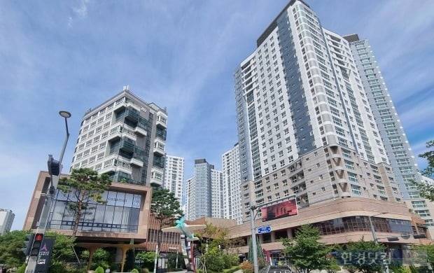 광교신도시에 있는 주상복합아파트와 오피스텔, 상가 등 전경.사진=이송렬 기자