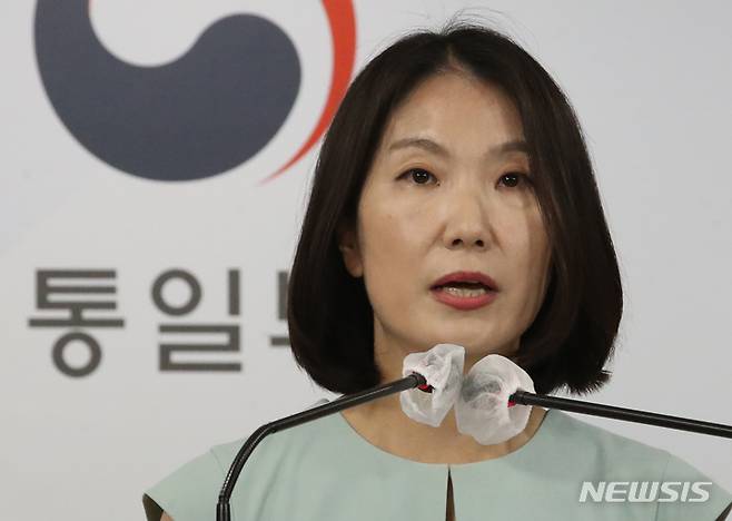 [서울=뉴시스] 김명원 기자=지난 19일 이효정 통일부 부대변인이 현안 관련 정례브리핑을 하고 있다. 2022.08.19. kmx1105@newsis.com