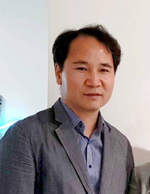 [통영=뉴시스] 신정철 기자= 경남 통영시 문학상운영위원회(위원장 강수성)는 26일, '2022 통영시문학상' 최종 수상작을 선정했다. 사진은 김상옥시조문학상 수상작 ‘답청’의 유종인 작가.(사진=통영시 제공).2022.08.26. photo@newsis.com *재판매 및 DB 금지