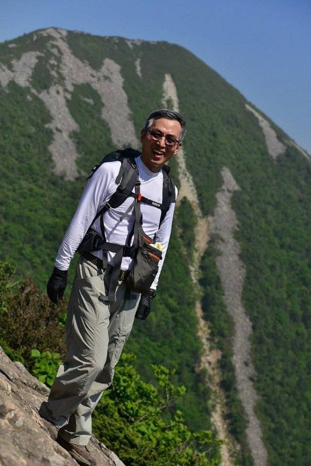 신용락 변호사가 2013년 설악산을 오르다 포즈를 취했다. 신용락 변호사 제공.