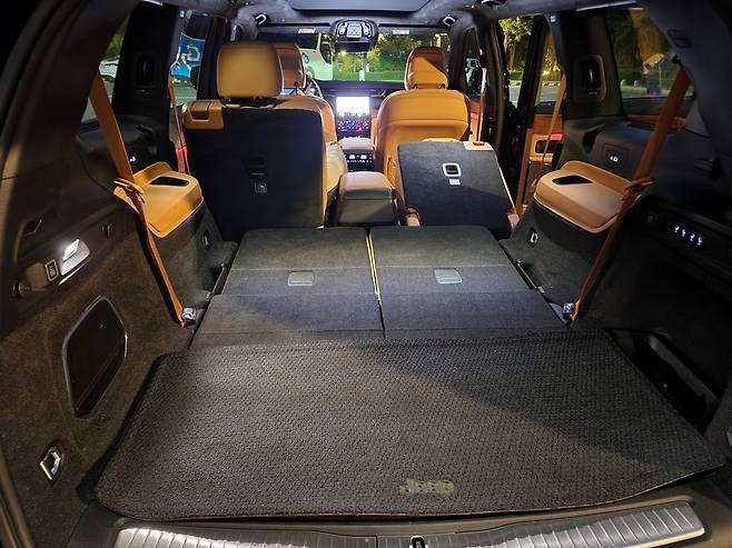 지프 올 뉴 그랜드 체로키 L 적재공간. [원호연 기자]