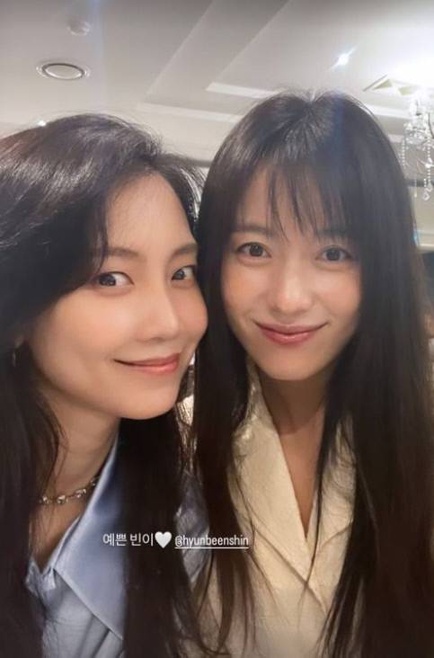 배우 신현빈과 한효주(오른쪽). 출처| 한효주 SNS