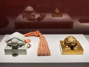 중종계비 문정왕후 상존호 금보(오른쪽)와 현종 왕세자책봉 옥인은 2017년 한미정상회담을 계기로 반환이 이루어졌다.