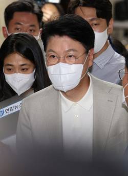 ▲ 국민의힘 장제원 의원이 27일 오후 서울 여의도 국회에서 열린 의원총회에 참석하고 있다. 연합뉴스